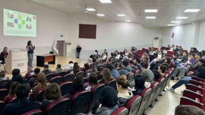 Çanakkale’nin Ezine ilçesinde üniversite öğrencileri jandarma ekiplerince farklı konularda bilgilendirildi.