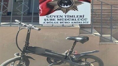 Fatih’te bir kadının cep telefonunu çalan hırsız, polis ekipleri tarafından