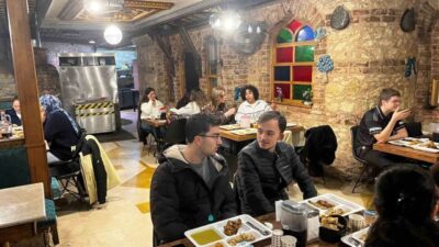 Fatih’te Ramazan ayı boyunca Ahilik Vakfı’nın üstlendiği organizasyonda üniversite öğrencileri