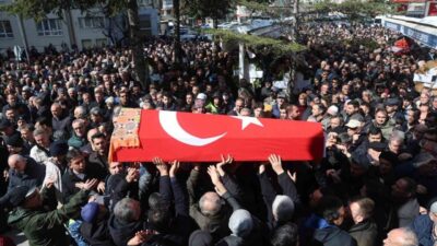 İstanbul’da öğretmenlik yaptığı okulda öğrencisi tarafından uğradığı bıçaklı saldırıda hayatını