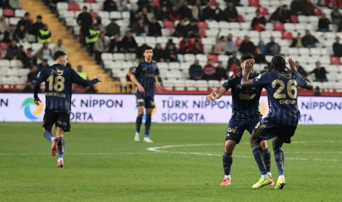 Fenerbahçe, Trendyol Süper Lig’de Antalyaspor ile 2-2 berabere kalırken, bu
