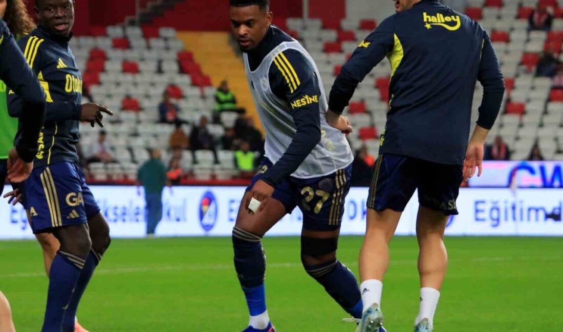 Fenerbahçe, Antalyaspor maçında sakatlanarak oyuna devam edemeyen Nelson Semedo’nun sol