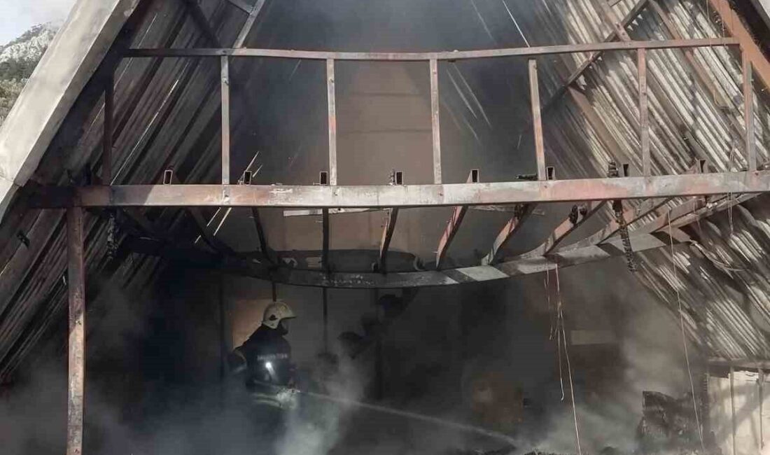 Fethiye’nin Karaağaç Mahallesi Kirme mevkiinde bulunan bungalov evde yangın çıktı.