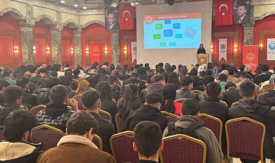 Kadına yönelik şiddetle mücadele konusunda farkındalık oluşturmak amacıyla üniversite öğrencilerine