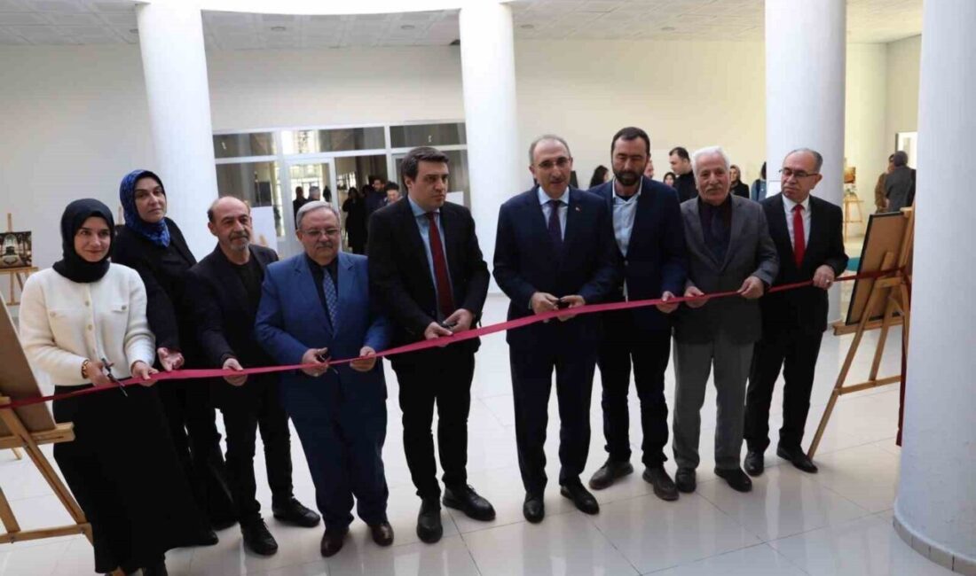 Fırat Üniversitesi’nde açılışı yapılan “Kutsal Topraklardan Dijital İzler” sergisini büyük