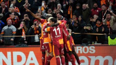 Lider Galatasaray, Trendyol Süper Lig’de haftayı şampiyonluk yarışındaki en yakın