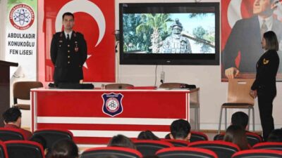 Gaziantep’te jandarma ekiplerince lise öğrencilerine jandarma mesleği ile ilgili bilgilendirici