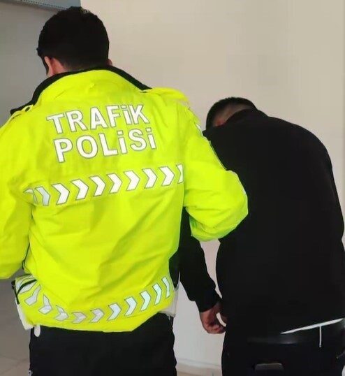 Gaziantep’te trafikte seyir halindeyken saldırı amacıyla aracından inen sürücüye 180