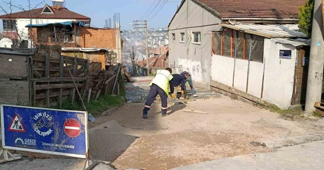 Gebze Adem Yavuz Mahallesi’ndeki 3 sokakta yürütülen üstyapı çalışmaları tamamlandı.