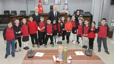 Isparta’da Şehit Hasan Hüseyin Gül İlkokulu öğrencileri, Belediye Başkanı Şükrü