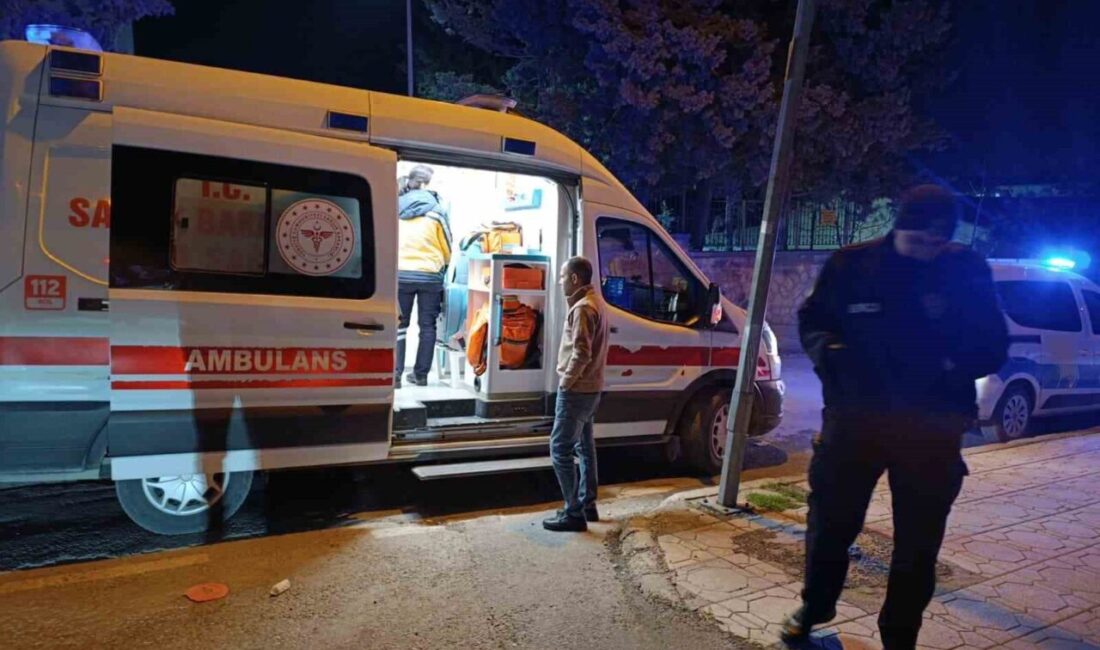 Kahramanmaraş’ta gençler arasında çıkan bıçaklı kavgada 3 kişi yaralandı. Edinilen