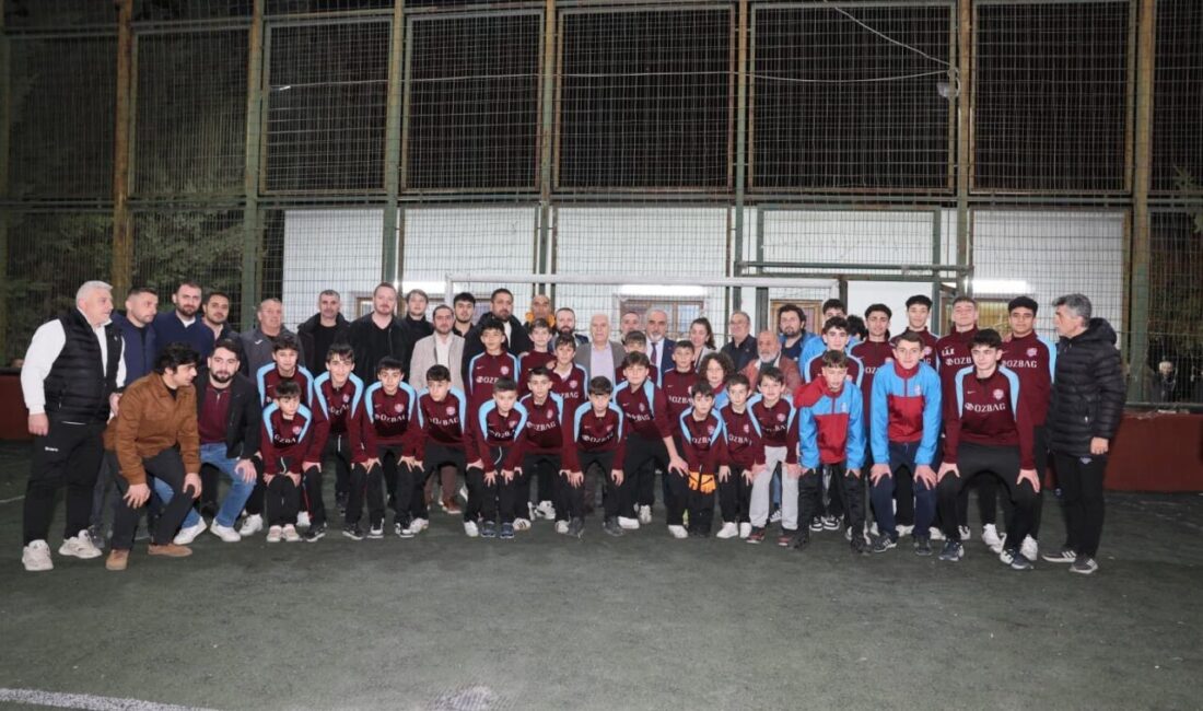 Bursa Büyükşehir Belediye Başkanı Mustafa Bozbey, İnegöl Karadeniz Güvenspor’u ziyaretinde,