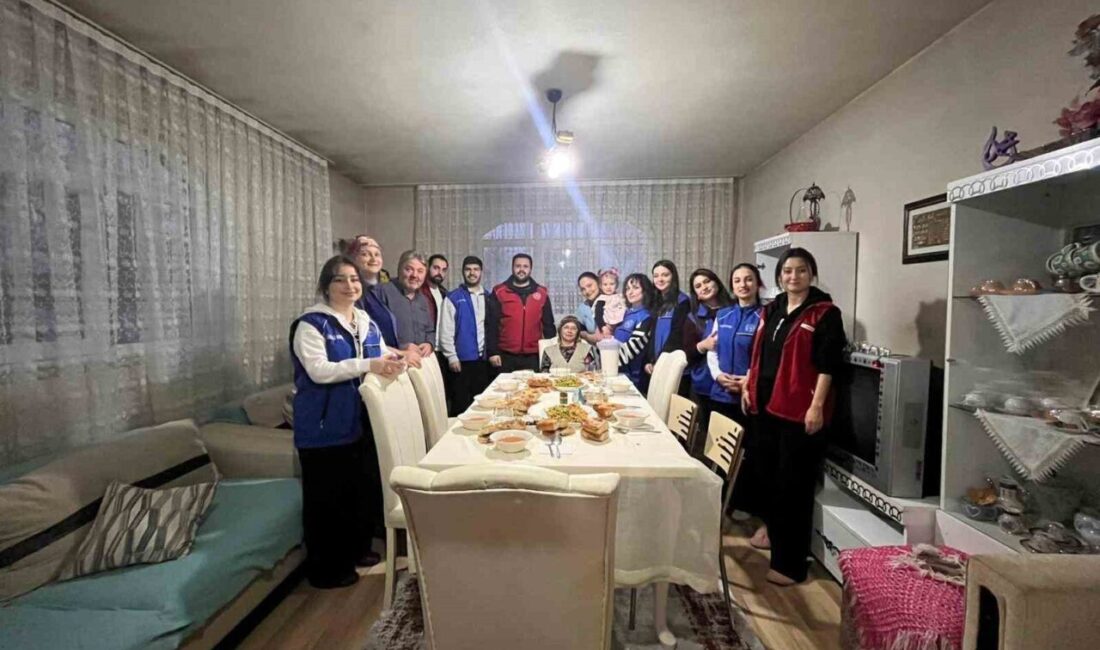 DÜZCE(İHA) – Düzce Gençlik Merkezi gönüllü gençleri, Ramazan ayının bereketini
