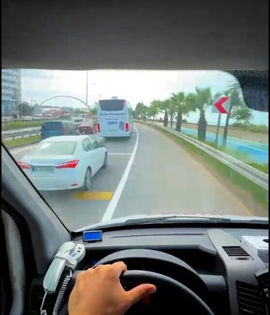 Giresun’da bir ambulans şoförünün paylaştığı video, emniyet şeridinin boş bırakılmasıyla