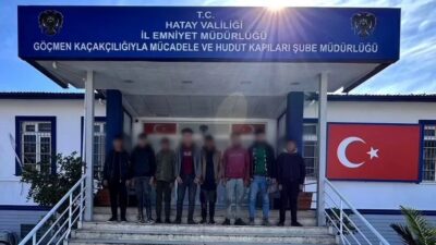 Hatay’da polis ekipleri tarafından gerçekleştirilen göçmen kaçakçılığı operasyonunda gözaltına alınan