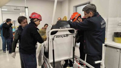 Hatay’da göğsüne saplanan demirle hastaneye kaldırılan şahsın vücudundaki demir itfaiye