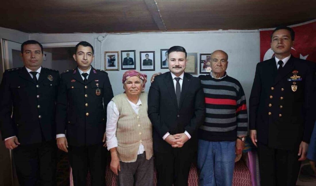 Çanakkale’nin Gökçeada ilçesinde Kaymakam Osman Acar, Ramazan Bayramında Kıbrıs gazisi