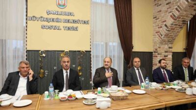 Şanlıurfa Büyükşehir Belediye Başkanı Mehmet Kasım Gülpınar, iftar programında ilçe