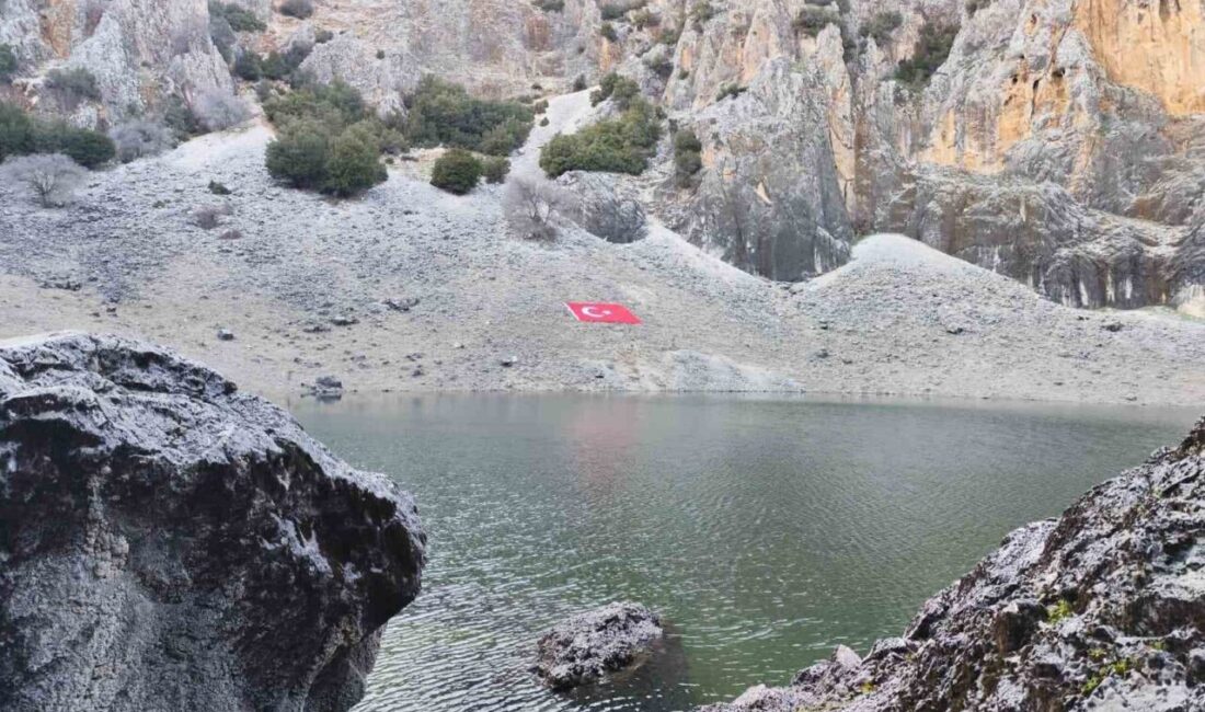 Tavas ilçesine bağlı Gümüşdere Mahallesi sınırlarında yer alan Gümüşdere Obruğu,