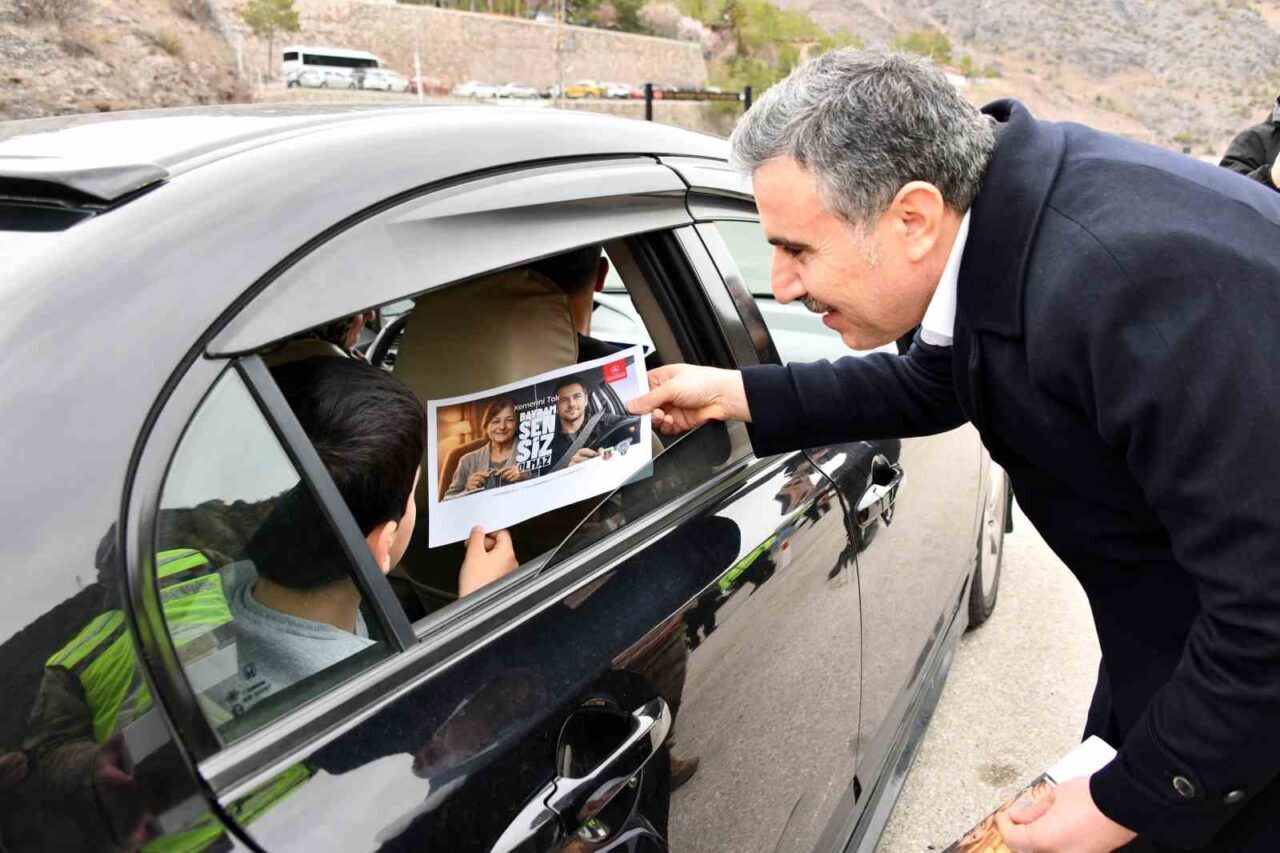 Gümüşhane’de bayram öncesi denetimlere katılan Vali Cevdet Atay, sürücülere trafik