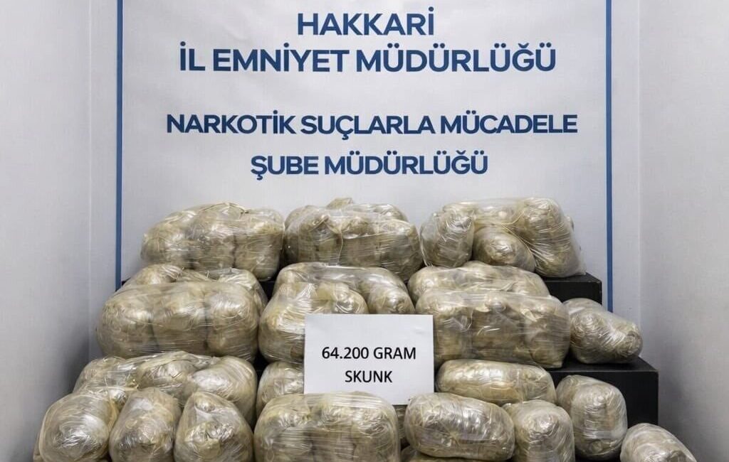 Hakkari’de emniyet ekipleri tarafından yapılan çalışmalar sonucu 64 kilogram skunk