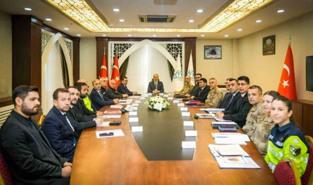 Hakkari’de Vali İbrahim Taşyapan başkanlığında asayiş toplantısı gerçekleştirildi. Valilikte düzenlenen