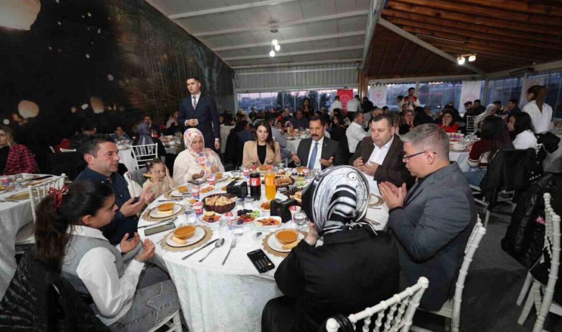 Hatay Valisi Mustafa Masatlı, iftar programında koruyucu aileler ve çocuklarla