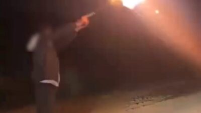 Bursa’nın İnegöl ilçesinde bir şahsın tabancayla havaya ateş açtığı anlar