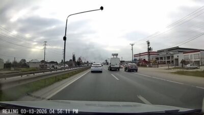Sakarya’nın Erenler ilçesi D-100 karayolunda akıcı yoğunluk olan trafikte tehlikeli