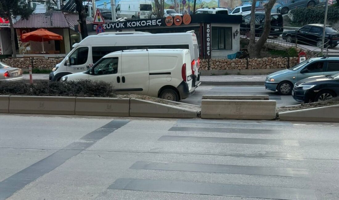 Bilecik’te Tepebaşı Mevkiinde bulunan yaya geçidin kapatılmasına tepkilere neden oldu.