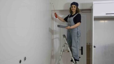 Sivas’ta kendi evininin mutfağını boyayarak adım attığı boyacılığı, kazandığı tecrübelerle