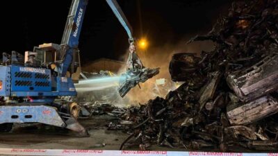 Ankara Hurdacılar Sanayi Sitesinde çıkan yangın paniğe neden oldu, yaklaşık