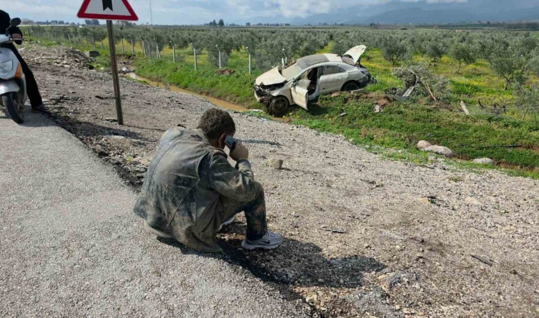 Hatay’da şarampole devrilerek hurdaya dönen otomobilin sürücüsü kazayı yara almadan