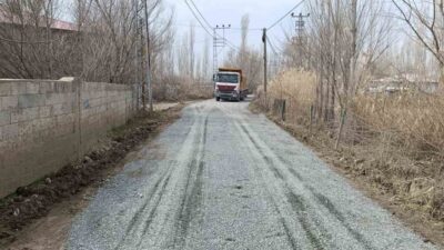 Iğdır merkez Yüzbaşılar Köyü yolunda, İl Özel İdaresi ekiplerince yürütülen