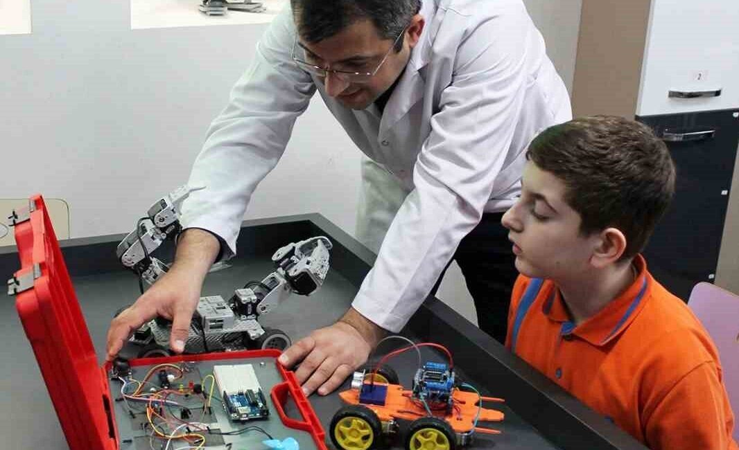 Eğitimde proje tabanlı öğrenmeyi merkeze alan İhlas Koleji, bilimsel araştırmalardaki