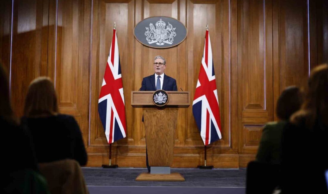 İngiltere Başbakanı Keir Starmer, müttefiklerin korunması amacıyla Katar’a ilave savaş