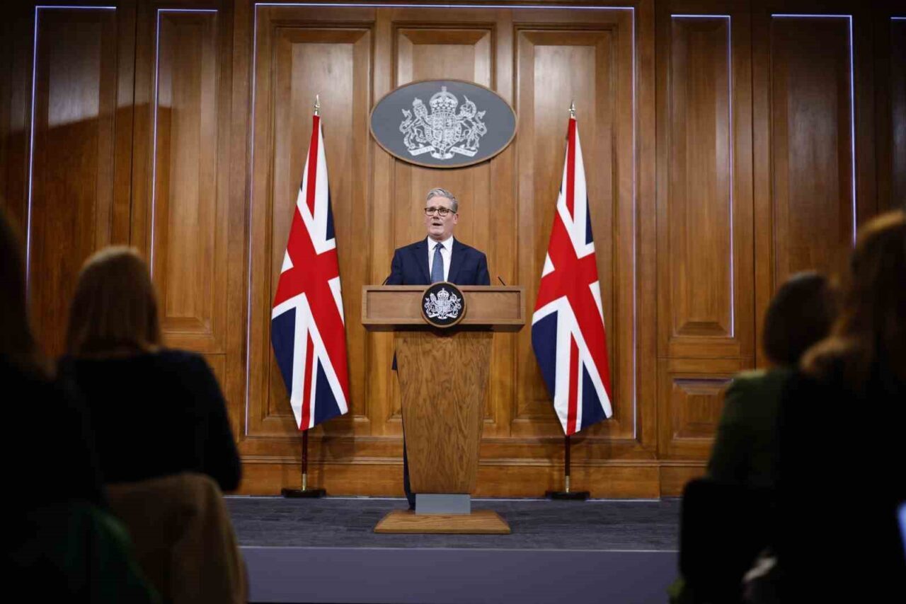 İngiltere Başbakanı Keir Starmer, müttefiklerin korunması amacıyla Katar’a ilave savaş