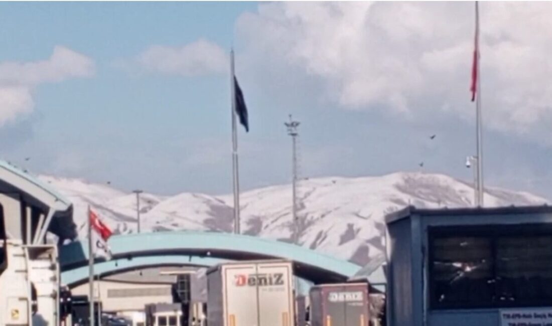 Hakkari’nin Yüksekova ilçesindeki Esendere Sınır Kapısı, bölgede tırmanan gerilim nedeniyle