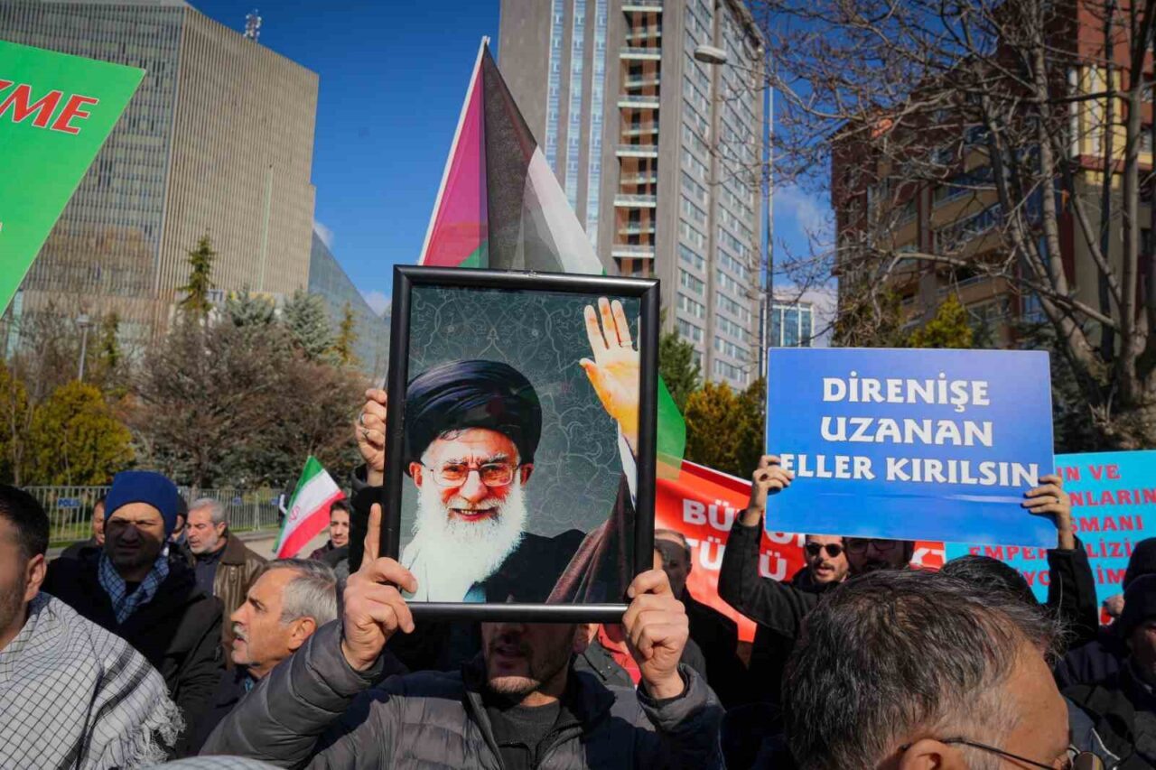 İran Dini Lideri Ayetullah Ali Hamaney İsrail-ABD ortak saldırısında hayatını