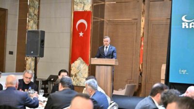 Diyarbakır’da Ramazan ayının manevi atmosferinde düzenlenen iftar programında kamu yöneticileri,