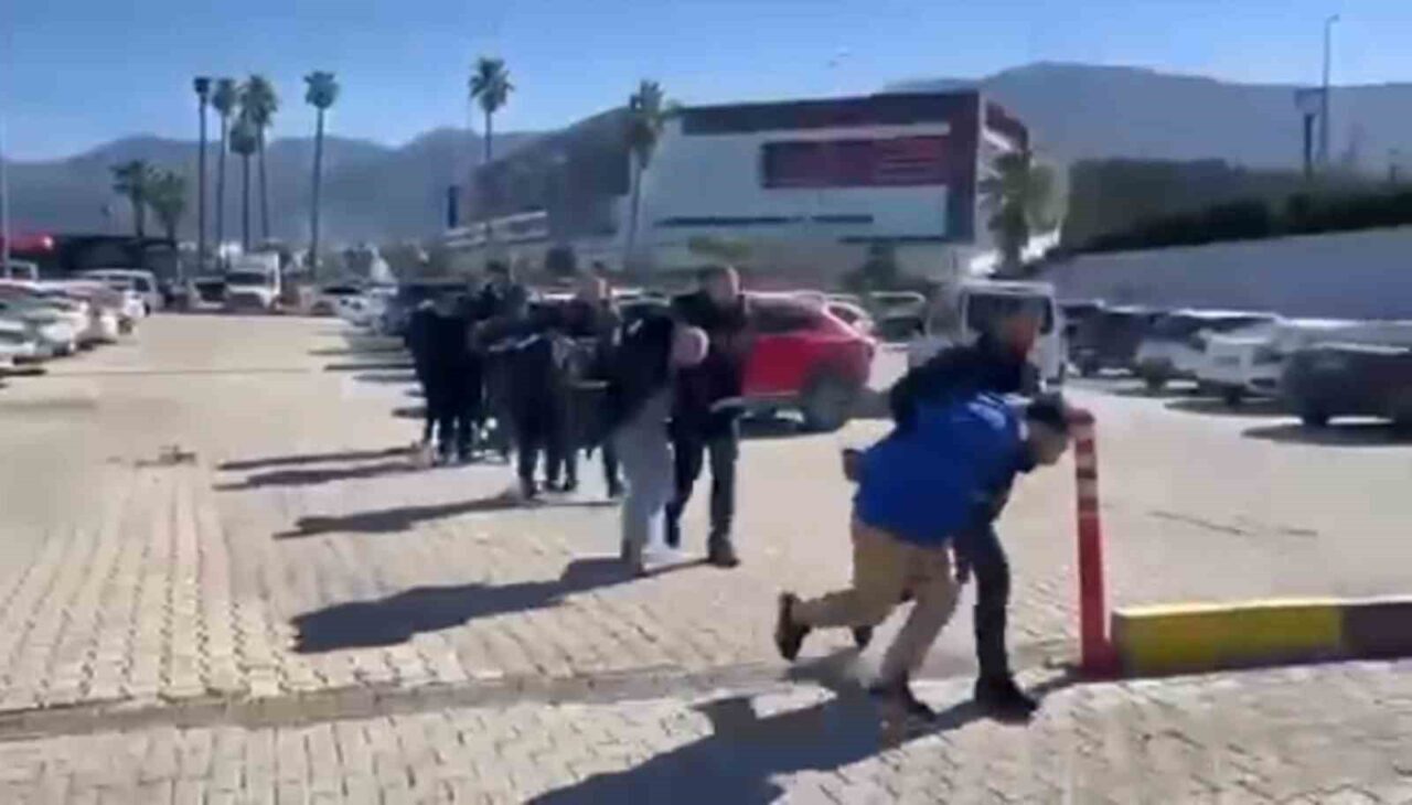 Hatay’ın İskenderun ilçesinde aranan şahıslara yönelik gerçekleştirilen çalışmalarda 5 kişi