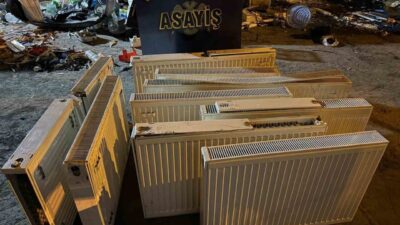 Hatay’da bir evden kalorifer peteklerinin çalınması olayıyla ilgili yakalanan şüphelilerden