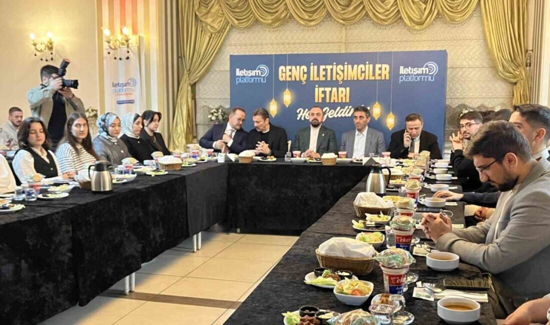 İstanbul’da İletişim Fakültesi öğrencileri, AK Parti’nin düzenlediği “Genç İletişimciler İftarı”