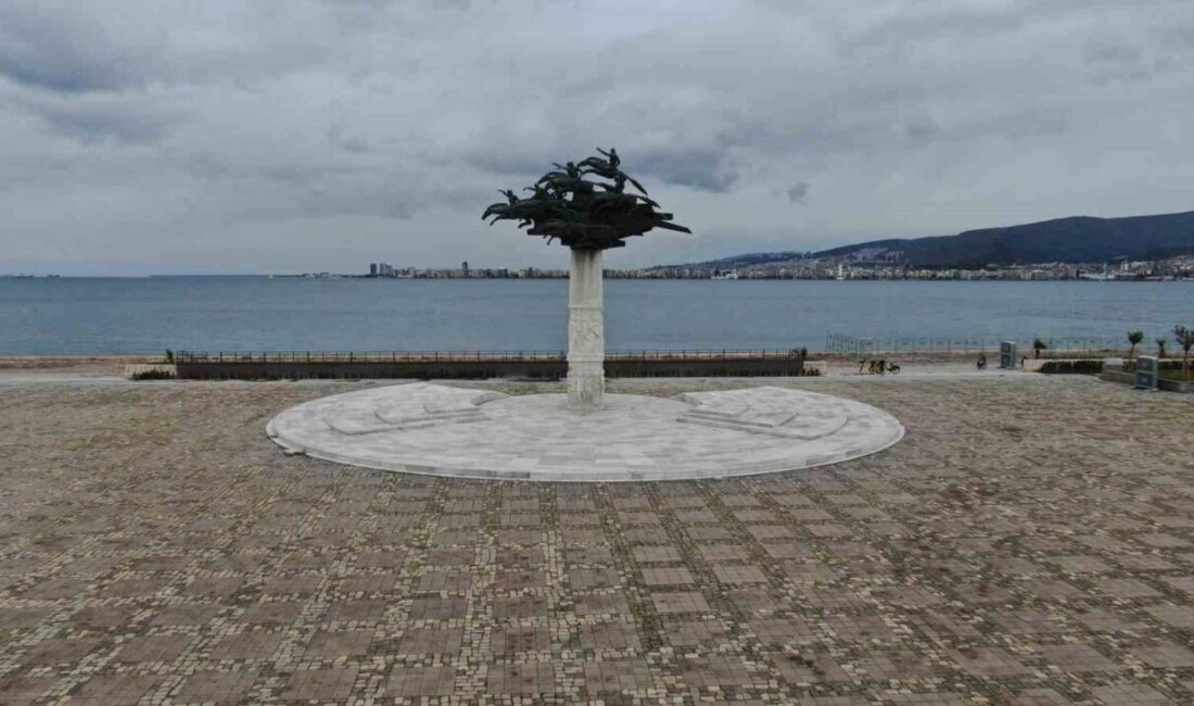 Ramazan Bayramı’nın ilk gününde İzmir genelindeki sokaklar ve meydanlar büyük