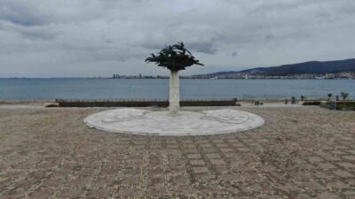 Ramazan Bayramı’nın ilk gününde İzmir genelindeki sokaklar ve meydanlar büyük