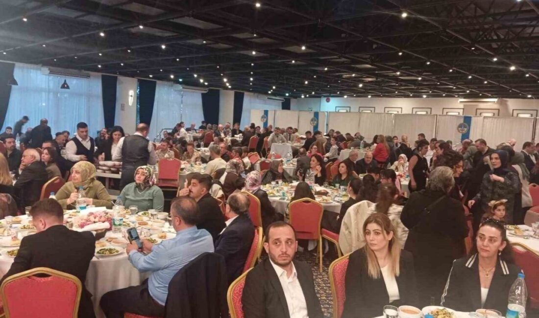 Ege Bölgesi İzmir Erzurum Dernekler Birliği Federasyonu’nca düzenlenen iftar programında,