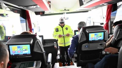 İzmir Emniyet Müdürlüğü ekipleri, vatandaşların huzurlu bir tatil geçirmesi amacıyla