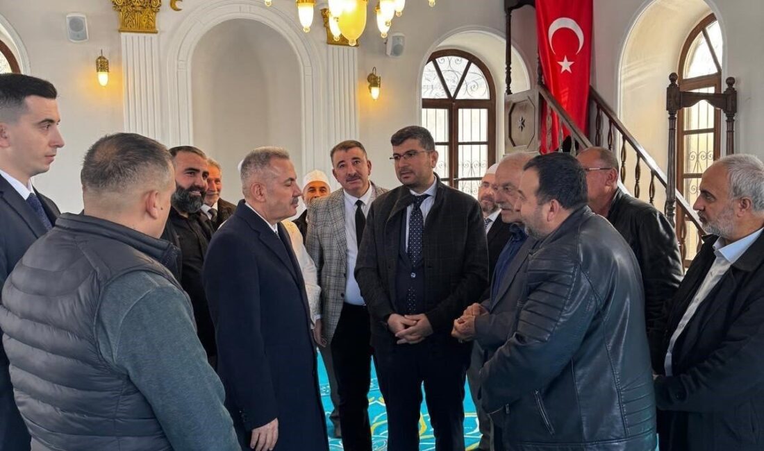 İzmir’in Konak ilçesindeki tarihi Asmalı Mescit Camii restorasyon çalışmalarının tamamlanmasıyla
