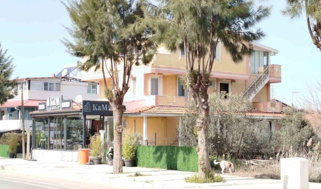 İzmir’in Urla ilçesinde ev sahibi, kira anlaşmazlığı nedeniyle tartıştığı kiracısının