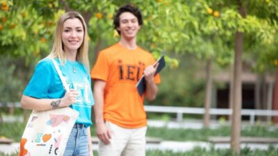 İzmir Ekonomi Üniversitesi (İEÜ), iş hayatına atılarak ülkemizde ve yurt